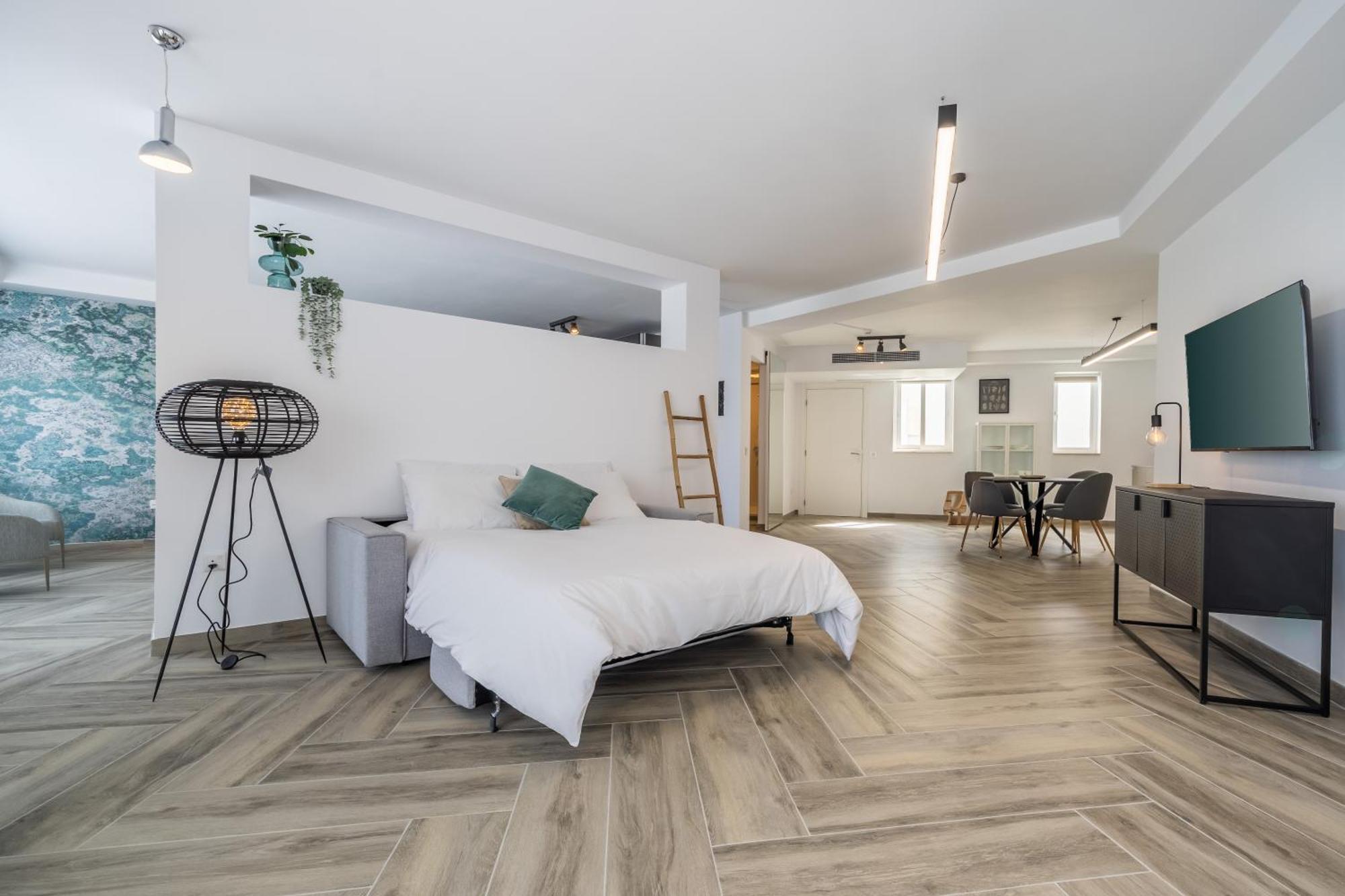 Brand New Elegantly Furnished In *
