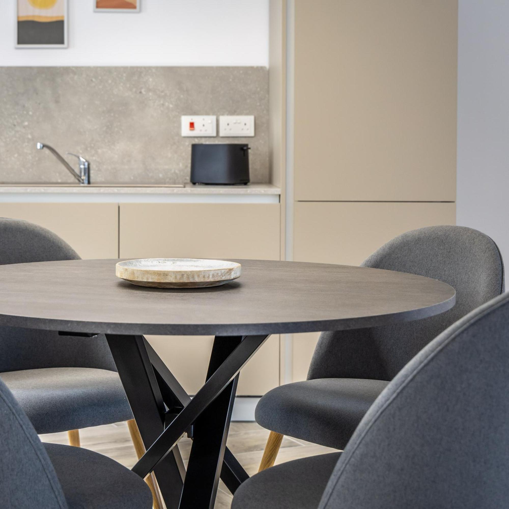 Brand New Elegantly Furnished In Apartment *