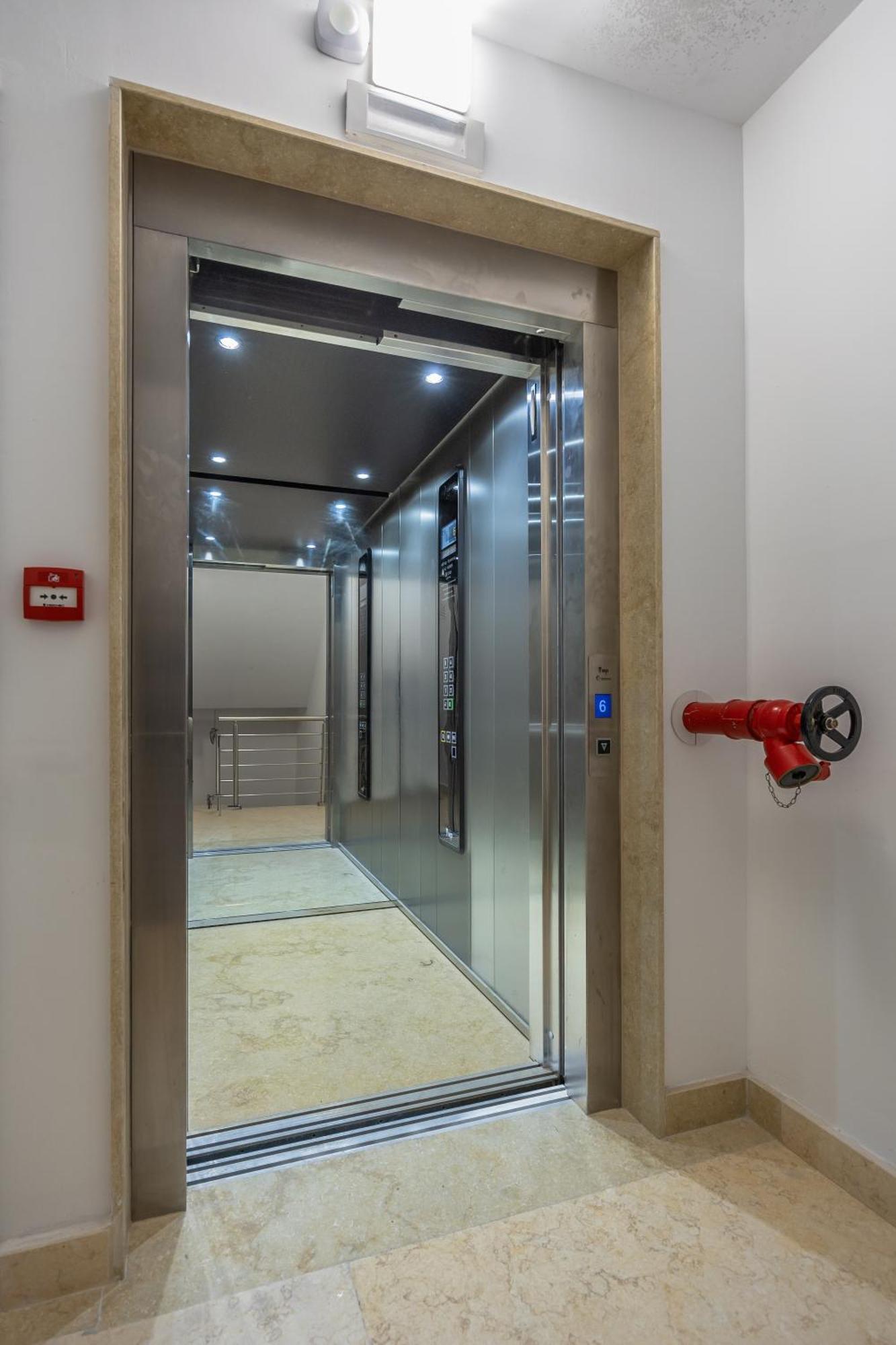Apartment Brand New Elegantly Furnished In