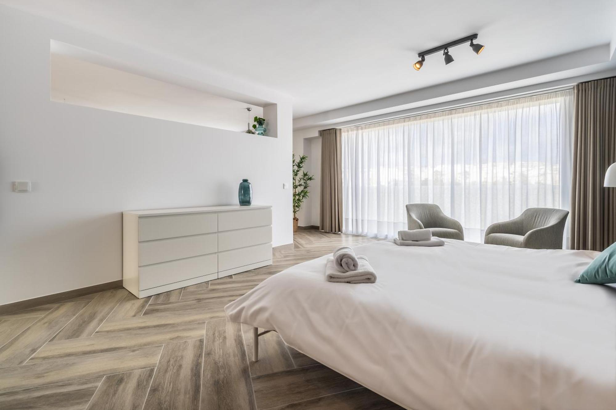 Apartment Brand New Elegantly Furnished In *