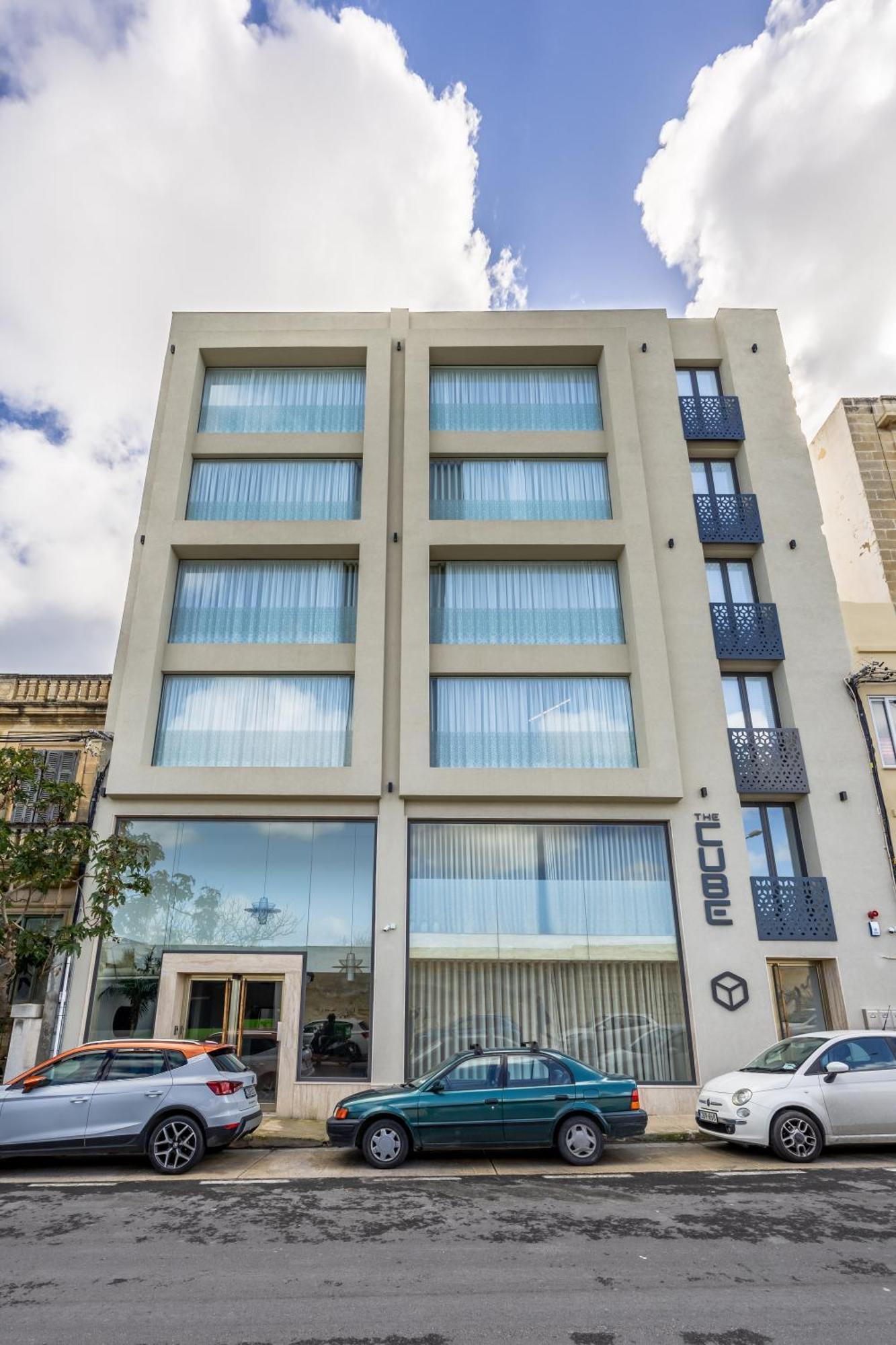 Brand New Elegantly Furnished In Apartment